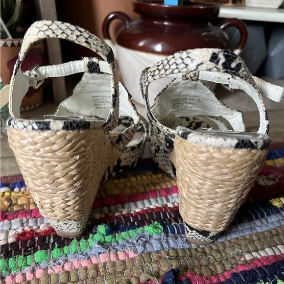 7 Not Rated Wedge Sandal Python Snake Print Beaded Boho Summer Shoes Metallic - Picture 4 of 7